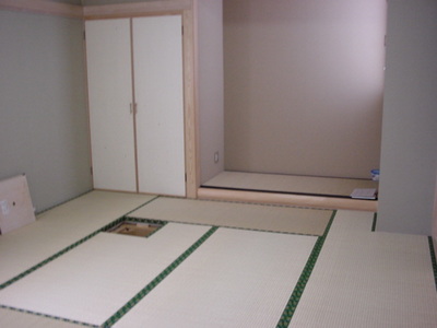 一か所炉が設けられている畳の作法室の写真