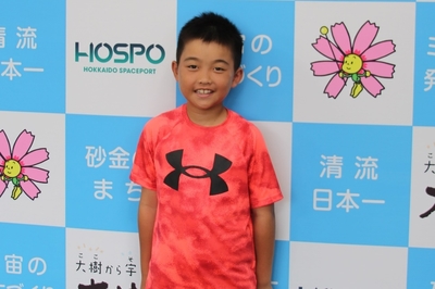 10歳になった記念として大樹町を訪れた町田大樹さんの写真