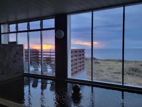 晩成温泉の浴場内の写真