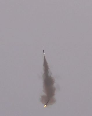 二段目のロケットのエンジンが点火した瞬間の写真