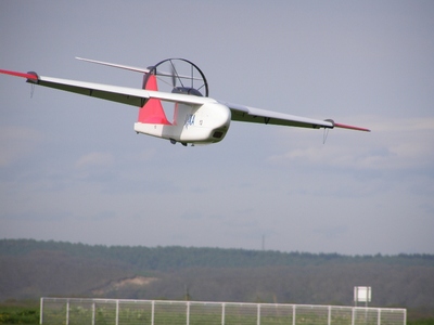 SAFE−1型機が飛行実験をしている写真