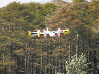 先進形態VTOL無人機が飛行している写真