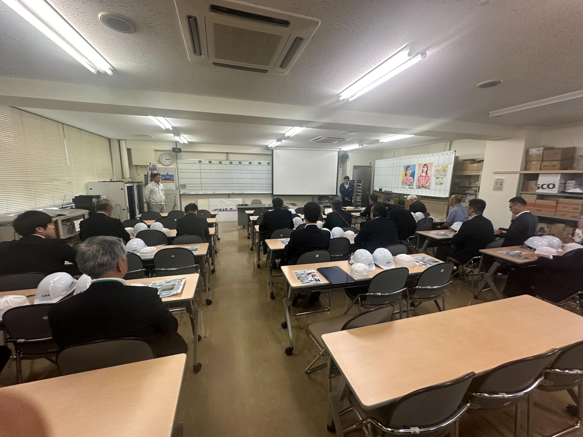 能代JAXA実験場を見学している様子