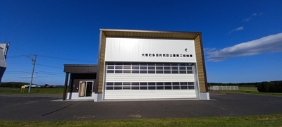 西側からの視点で作成された、大樹町多目的航空公園第二格納庫の建物正面のパース図