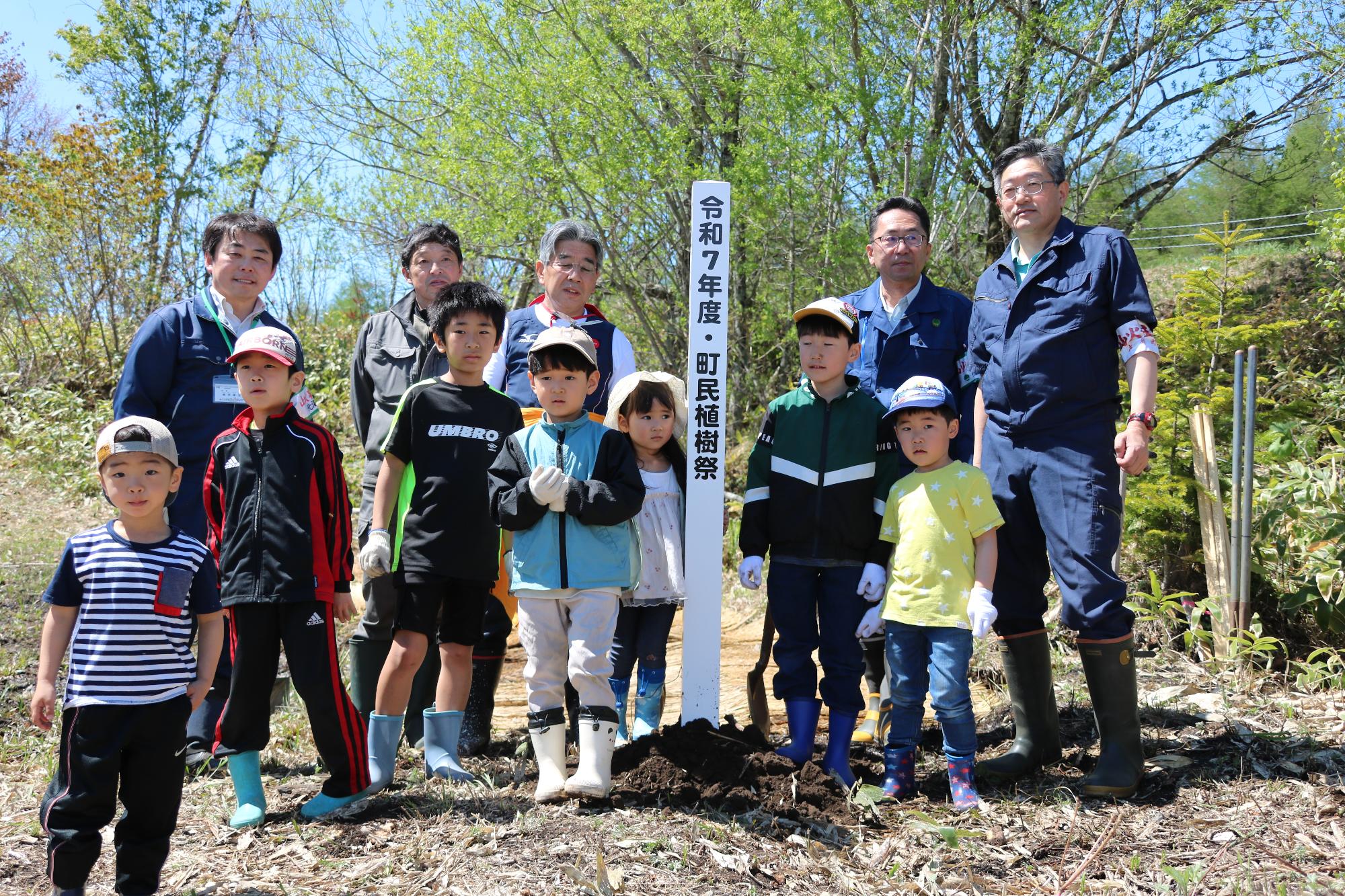 標柱の前での撮影