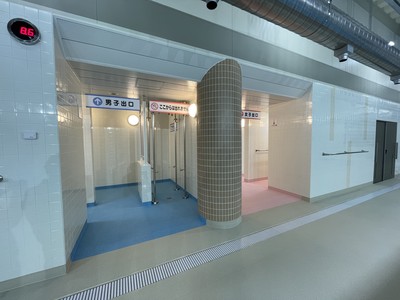 大樹町B&G海洋センタープール施設内の25メートルプールの出口付近の写真