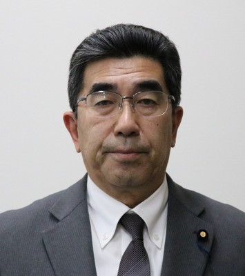 吉岡信弘さんの胸から上の正面写真