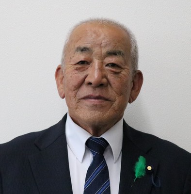 西山弘志さんの胸から上の正面写真