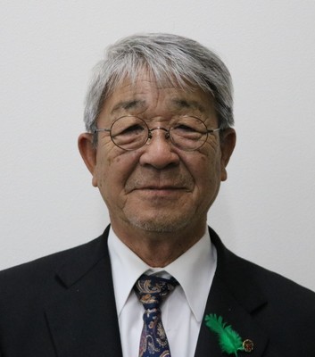 安田清之さんの胸から上の正面写真