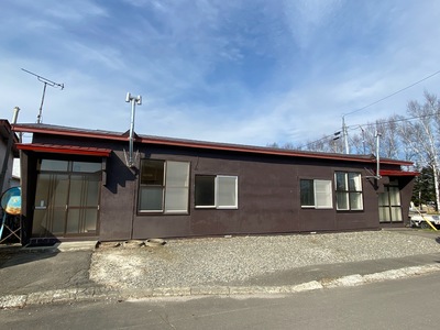 物件No.23の建物全体の写真。1階建ての建物。