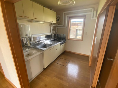 町有住宅（2号）のダイニングキッチンの写真