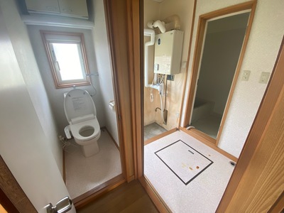 町有住宅（2号）のトイレと風呂の写真