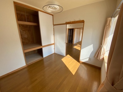 町有住宅（2号）の洋室の写真