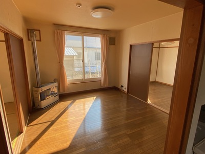 町有住宅（4号）のリビングの写真
