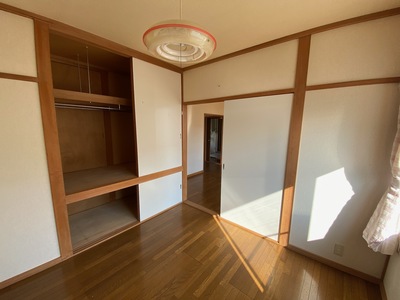 町有住宅（4号）の洋室の写真