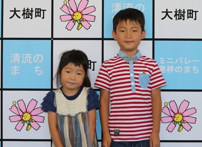 毛塚大樹くんと妹が二人で写っている写真