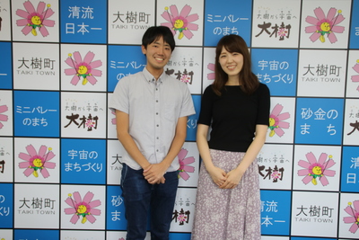 笑顔の増子大樹さんとその彼女さんの写真