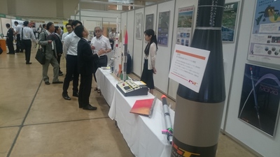 「ものづくりテクノフェア2018」における出展風景の写真。写真左側手前にZERO、その奥の卓上にMOMOのモックアップがそれぞれ確認できる